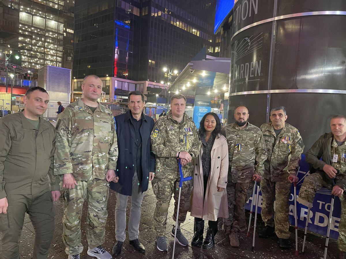 Dr. Elza and Yuri Tyshko with soldiers
